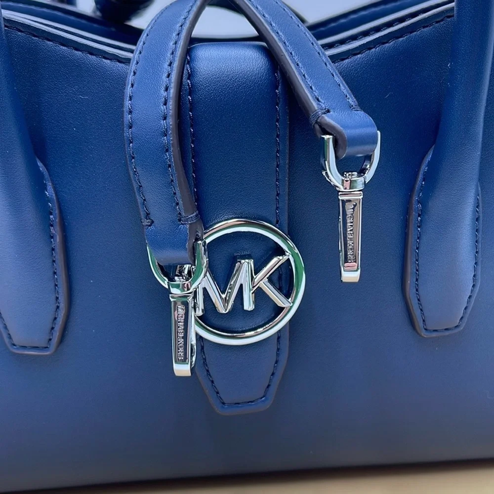 MICHAEL KORS
Gabby Small Faux Leather Satchel
COLOR NAVY
NWT - Picture 6 of 16